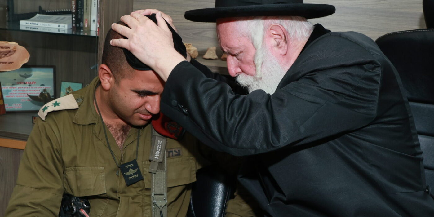 הרב גרוסמן מברך את סאל דור מנשייף